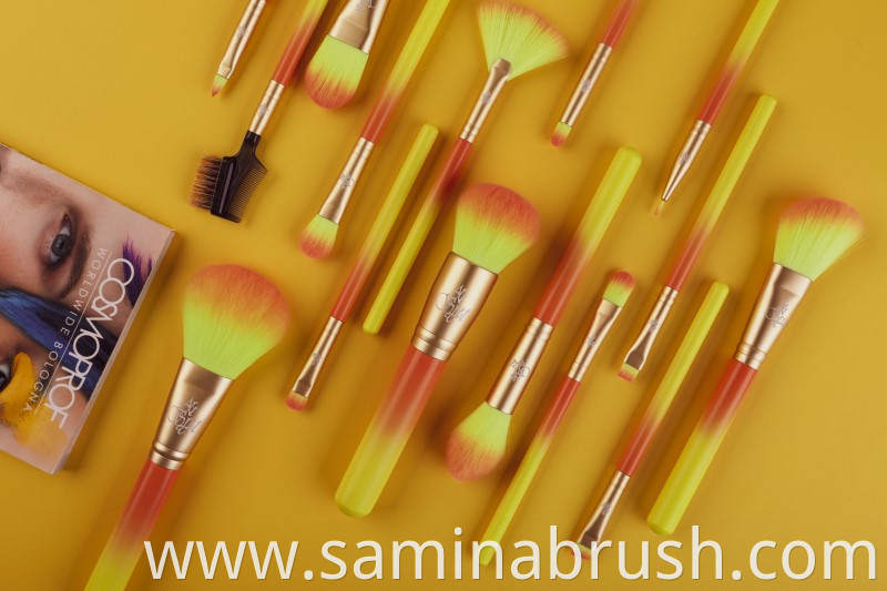 Makeup Brush 1300 Details 02